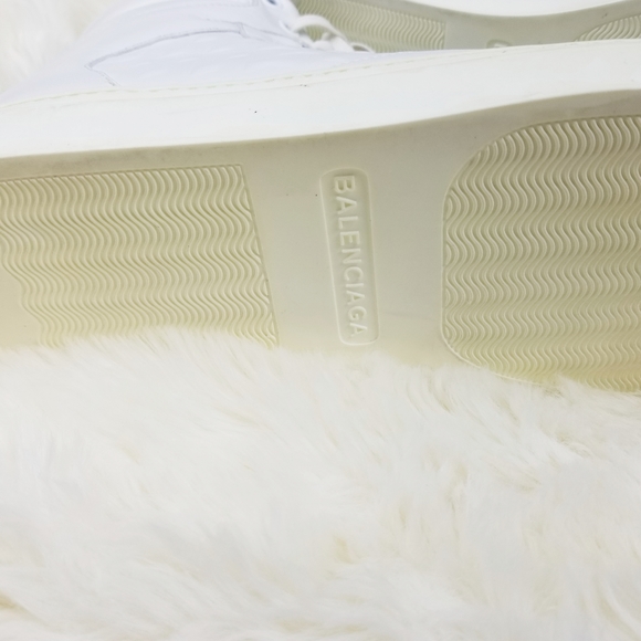 BALENCIAGA Embossed Nappa Souple Sportif - Picture 5 of 8